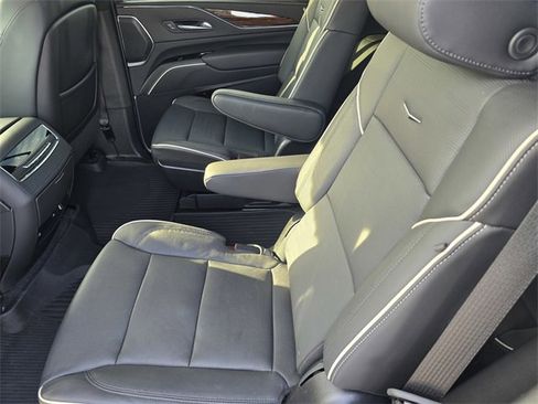 Used 2024 Cadillac Escalade Premium Luxury w/ Performance Package image 13