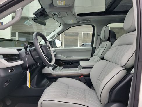 New 2026 Lincoln Navigator L Black Label AWD/4WD image 18