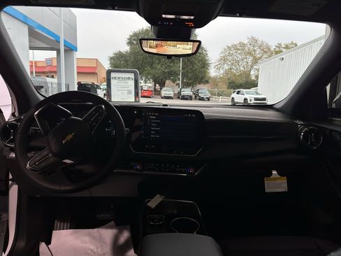 New 2026 Chevrolet Equinox LT w/ Convenience Package II image 16