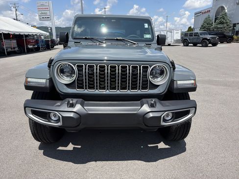 Used 2025 Jeep Wrangler Unlimited Sahara AWD/4WD image 2