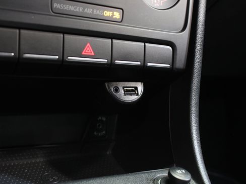 Used 2012 Volkswagen Beetle Launch Edition image 47