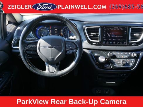 Used 2020 Chrysler Pacifica Touring w/ Advanced Safetytec Group FWD image 16