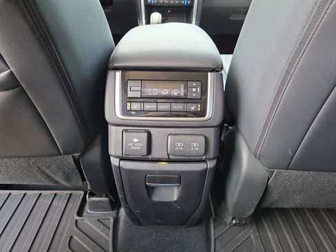 Used 2022 Subaru Ascent Touring AWD/4WD image 13