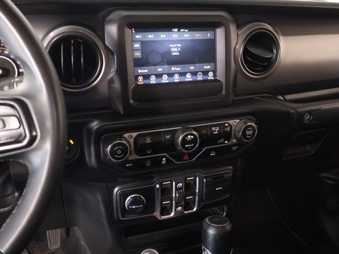 Used 2023 Jeep Gladiator Sport AWD/4WD image 5