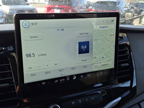 Used 2023 Ford Transit 350 XLT image 18