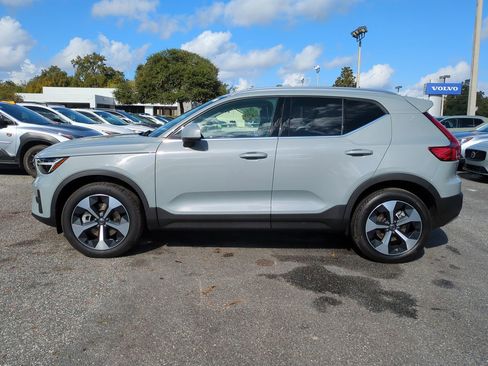 New 2025 Volvo XC40 B5 Core w/ Protection Package Premier image 7