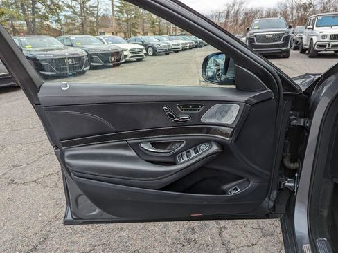 Used 2019 Mercedes-Benz S 560 4MATIC Sedan image 11