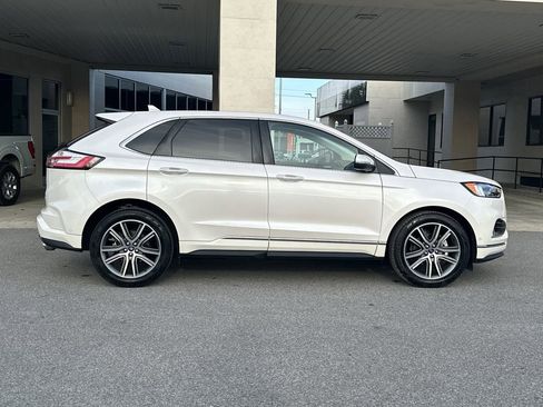 Used 2019 Ford Edge Titanium w/ Equipment Group 301A image 8