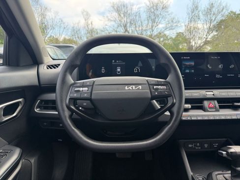 Used 2025 Kia K4 LXS image 25