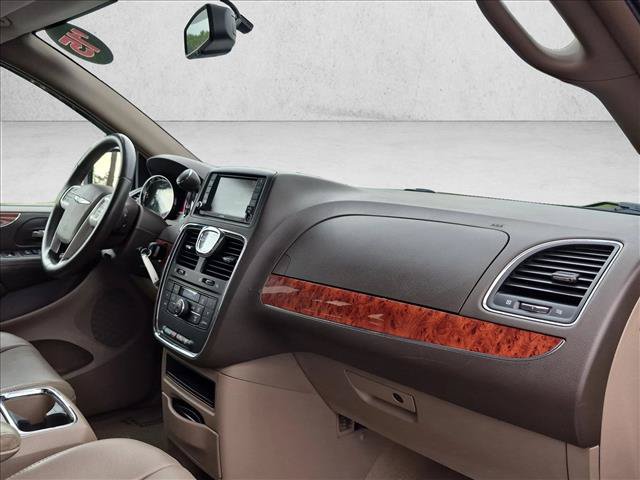 Used 2015 Chrysler Town & Country Touring FWD image 23