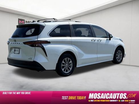 Used 2022 Toyota Sienna XLE w/ XLE Plus Package FWD image 7