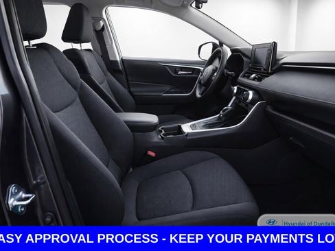 Used 2022 Toyota RAV4 LE image 10