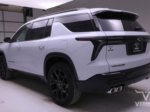 New 2026 Chevrolet Traverse RS image 3