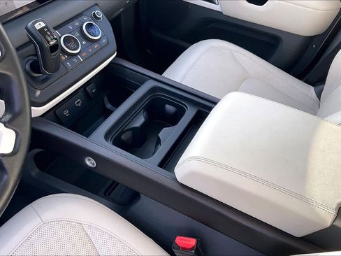 Used 2023 Land Rover Defender 110 SE image 19