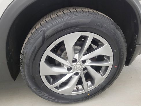 Used 2015 Nissan Rogue SL FWD image 31
