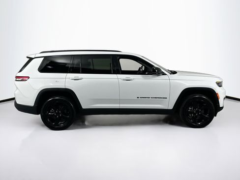 Used 2023 Jeep Grand Cherokee L Laredo AWD/4WD image 4