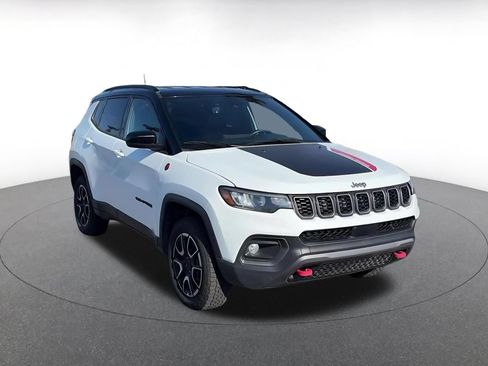 Used 2025 Jeep Compass Trailhawk w/ Trailer Tow Group AWD/4WD image 3