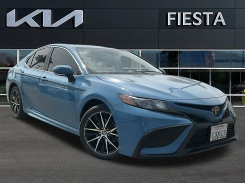 Used 2024 Toyota Camry SE w/ Convenience Package image 1