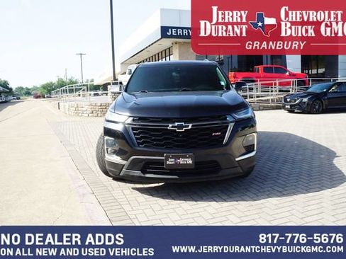 Used 2023 Chevrolet Traverse RS FWD image 2