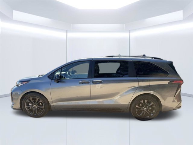 Used 2026 Toyota Sienna XSE FWD image 10