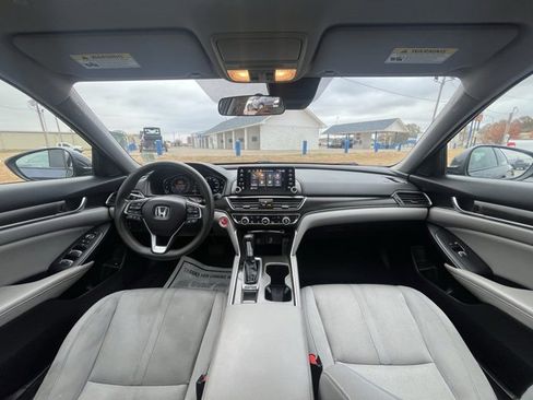 Used 2018 Honda Accord EX image 10