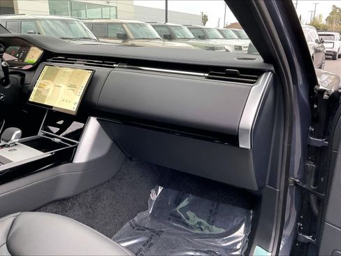 New 2026 Land Rover Range Rover SE image 28