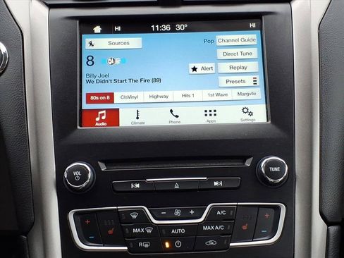 Used 2017 Ford Fusion SE w/ Fusion SE Technology Package image 14