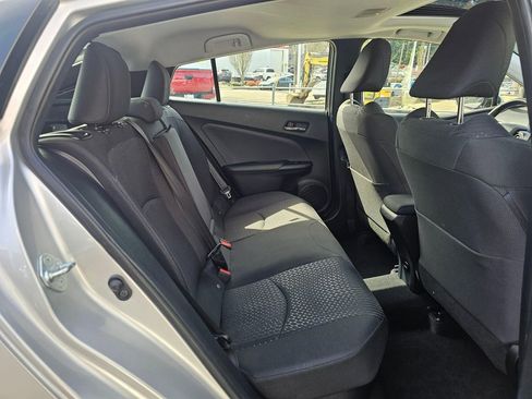 Used 2016 Toyota Prius Three w/ Advanced Technology Package image 12