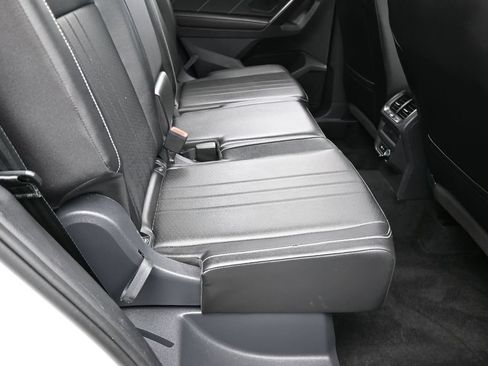 Used 2024 Volkswagen Tiguan SE FWD image 38