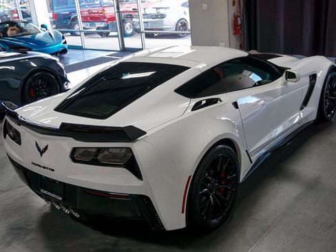 Used 2015 Chevrolet Corvette Z06 w/ Z07 Performance Package image 34