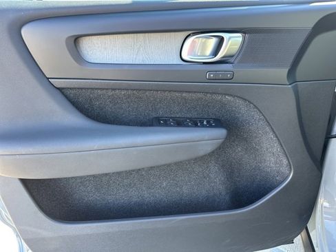 Certified 2025 Volvo XC40 B5 Core image 16