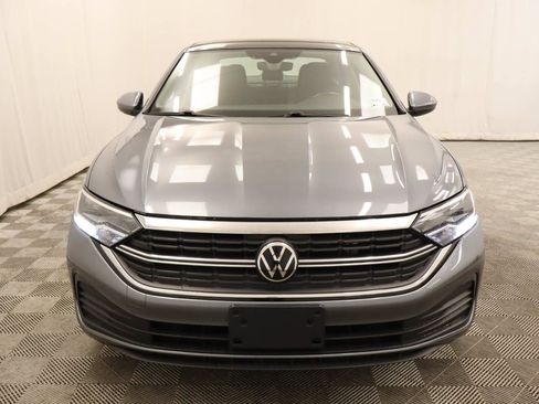 Used 2024 Volkswagen Jetta SE FWD image 5