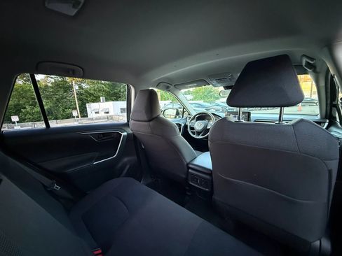 Used 2019 Toyota RAV4 LE w/ Carpet Mat Package AWD/4WD image 29