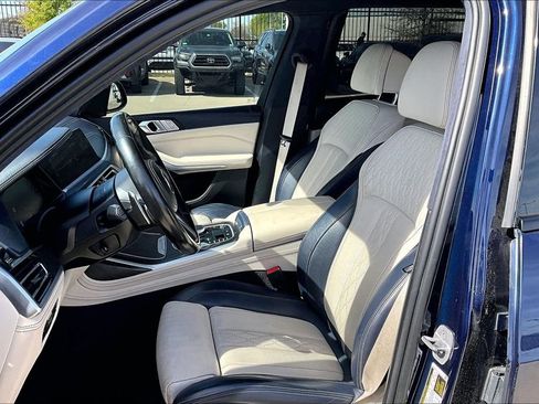 Used 2022 BMW X7 xDrive40i w/ M Sport Package image 29