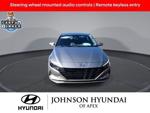 Certified 2023 Hyundai Elantra SE image 3