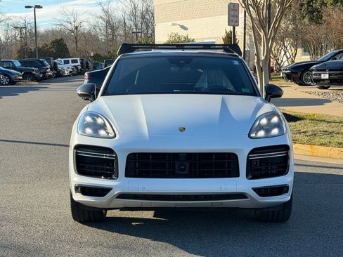 Used 2022 Porsche Cayenne Turbo image 4