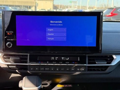 Used 2025 Toyota Sienna Limited image 17