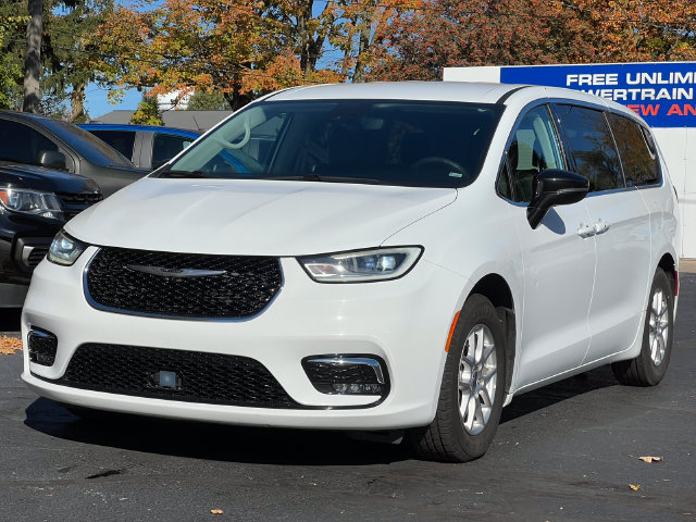 Used 2024 Chrysler Pacifica Touring-L FWD image 46