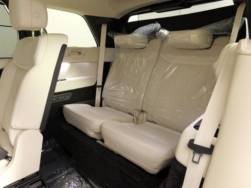 Used 2025 Land Rover Range Rover Long Wheelbase SE image 39