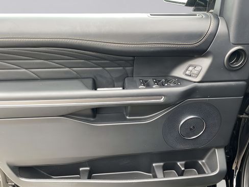 Used 2023 Ford Expedition Platinum AWD/4WD image 18