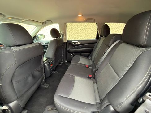 Used 2019 Nissan Pathfinder S AWD/4WD image 17