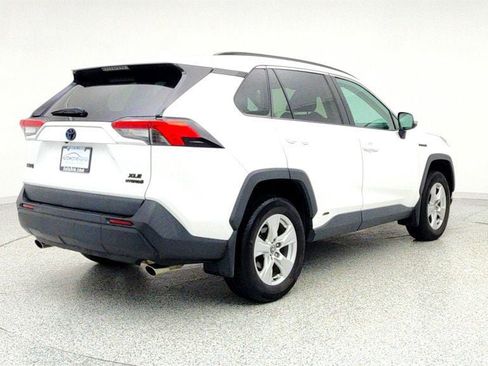 Used 2020 Toyota RAV4 XLE w/ XLE Grade Weather Package image 5