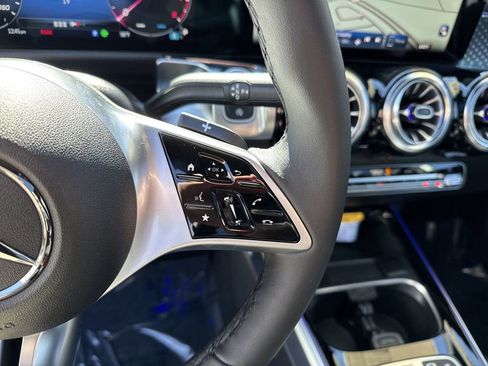 New 2025 Mercedes-Benz GLB 250 250 4MATIC image 20