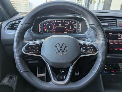 Used 2022 Volkswagen Tiguan SEL R-Line image 12