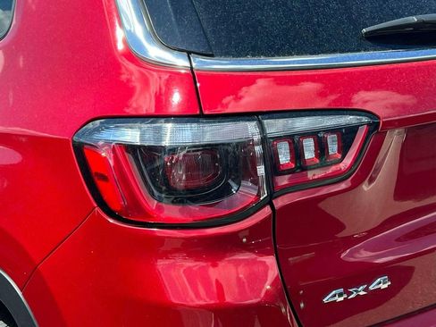 Certified 2025 Jeep Compass Limited AWD/4WD image 10