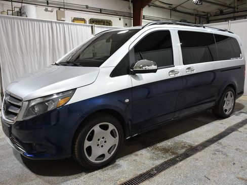Used 2016 Mercedes-Benz Metris Passenger image 29