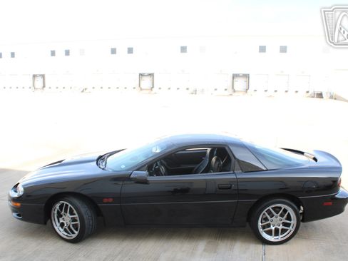 Used 2002 Chevrolet Camaro Z28 w/ SS Performance/Appearance Pkg RWD image 22