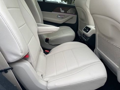 Used 2025 Mercedes-Benz GLS 450 4MATIC image 34