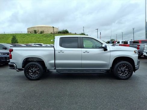 Used 2022 Chevrolet Silverado 1500 LT AWD/4WD image 5