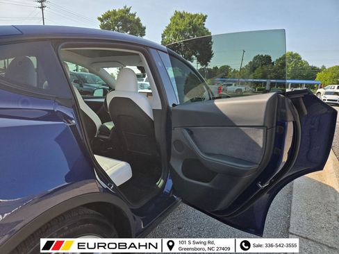 Used 2024 Tesla Model Y Performance AWD/4WD image 17